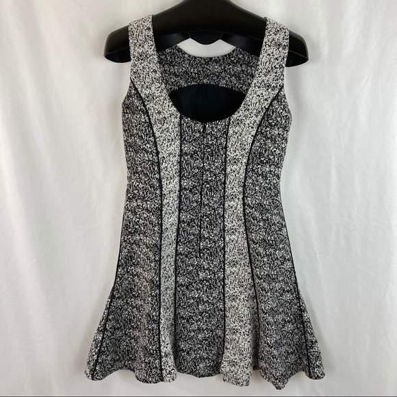 𝅺H&M Dress - Picture 4 of 7